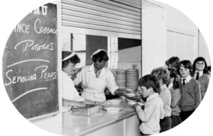  Makan Malam Sekolah pada tahun 1950-an dan 1960-an